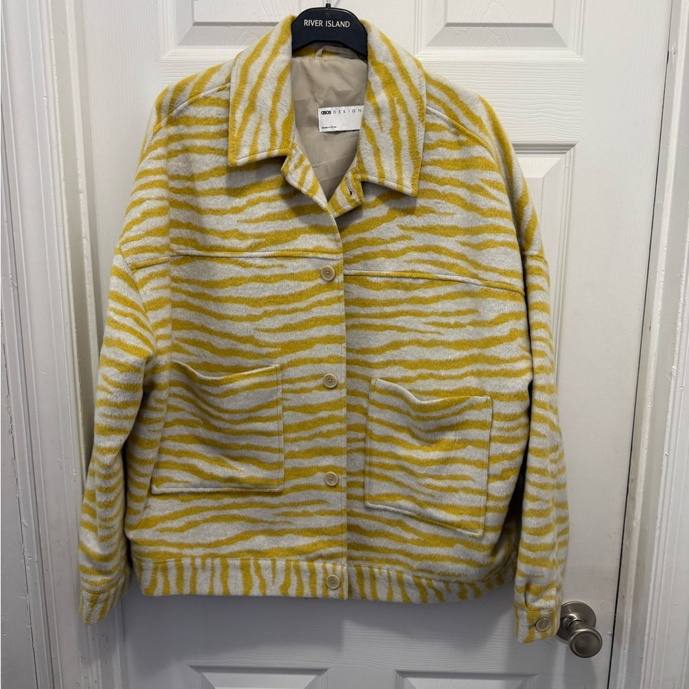 BNWOT ASOS Design Men’s Yellow and White Zebra Print Jacket - Size M